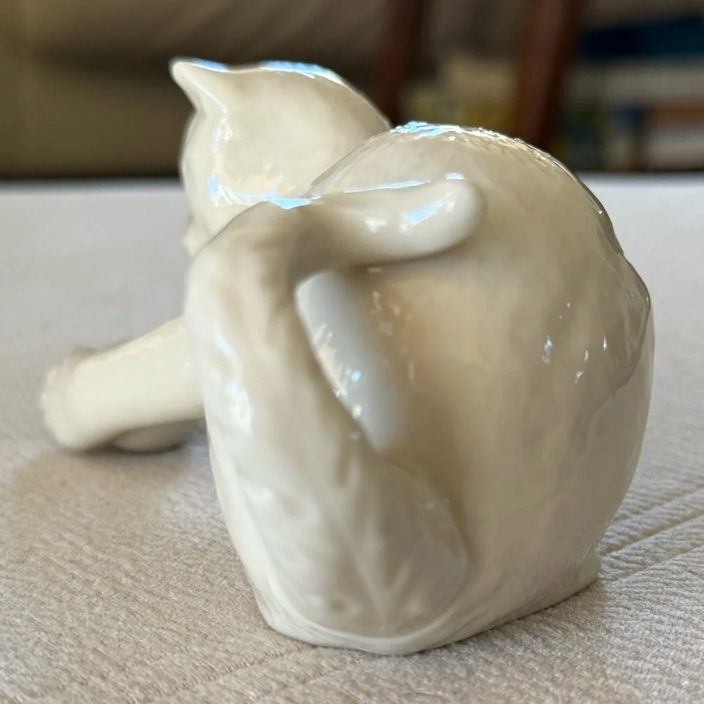 Lenox Ceramic Cat Figurine - White with jewel ball